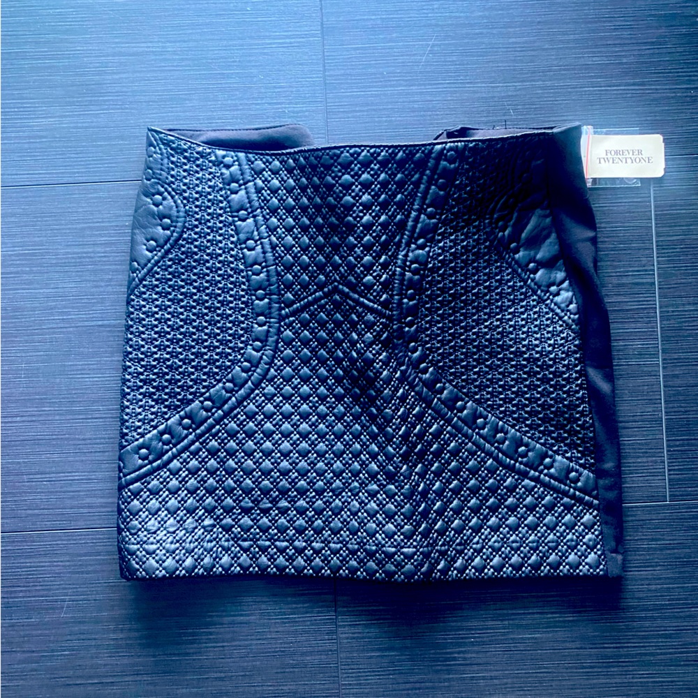 Textured black mini skirt